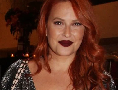 Η Σίσσυ Χρηστίδου ποζάρει με μαγιό και η Μαρία Σολωμού σχολιάζει την… κυτταρίτιδα! (φωτο)